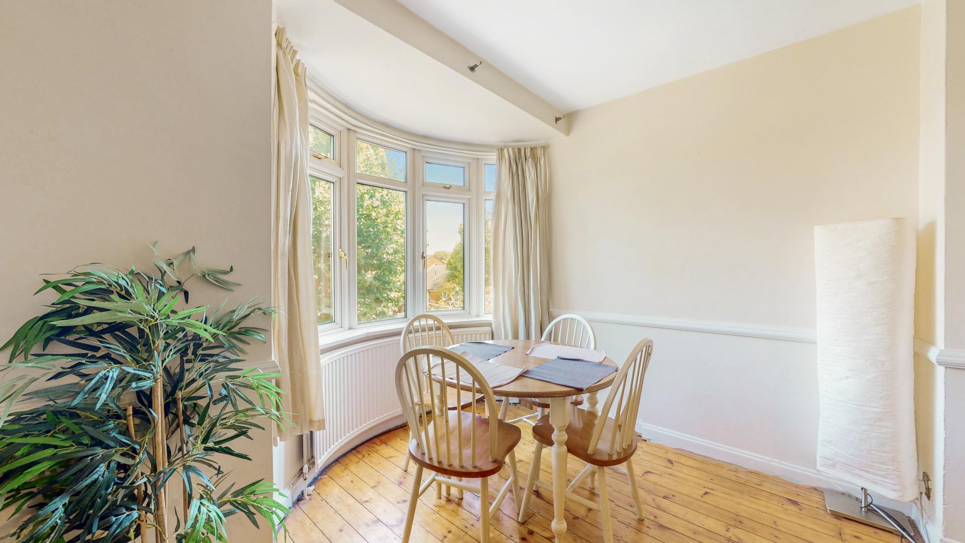 Modern Sharers Apartment Elstow Grange, Brondesbury Park